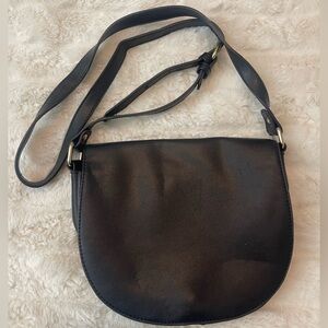 Elegant Black Leather Shoulder Bag